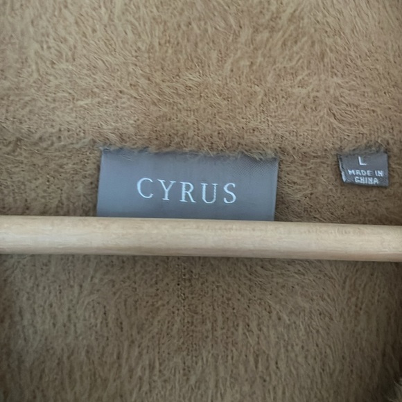 CYRUS Coat - Picture 3 of 7